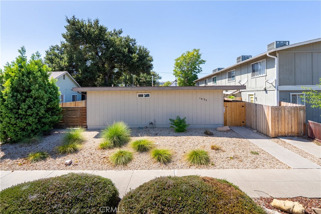 1635 Pine