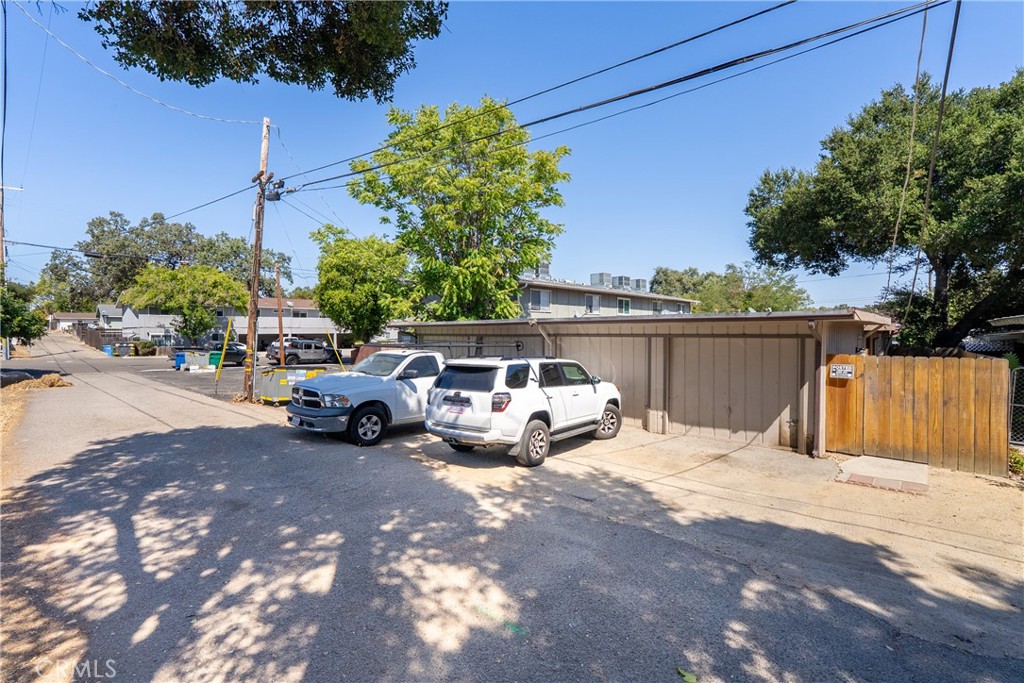 1635 Pine