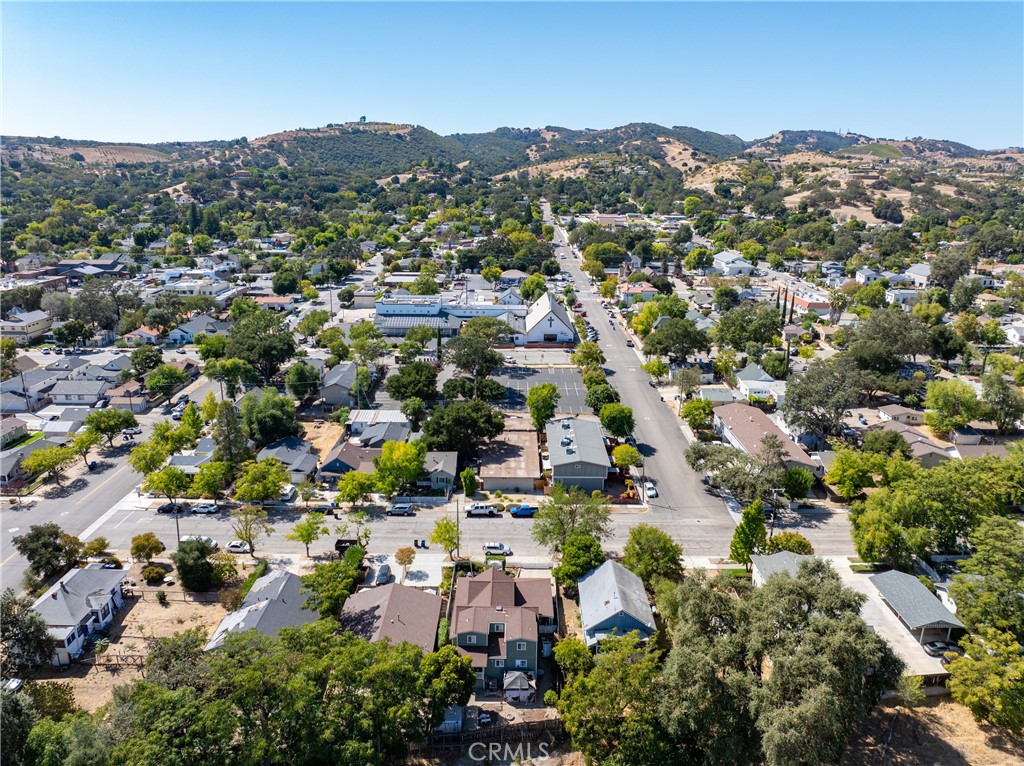 1635 Pine