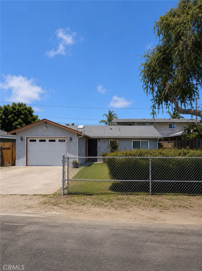 2285 La Verne