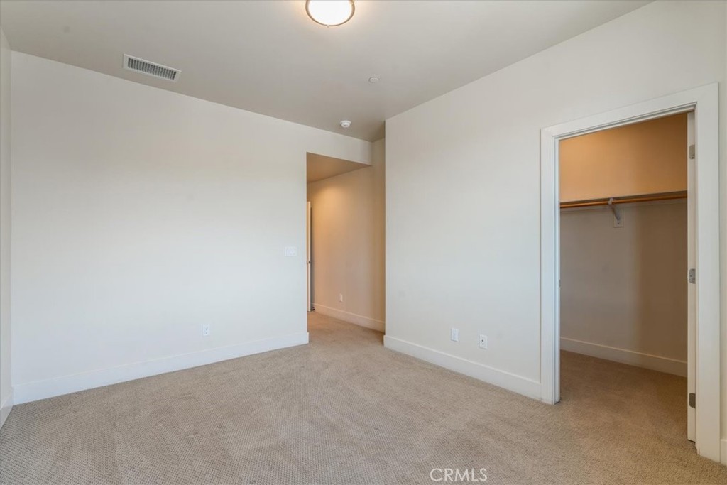 2460 Victoria Avenue 102