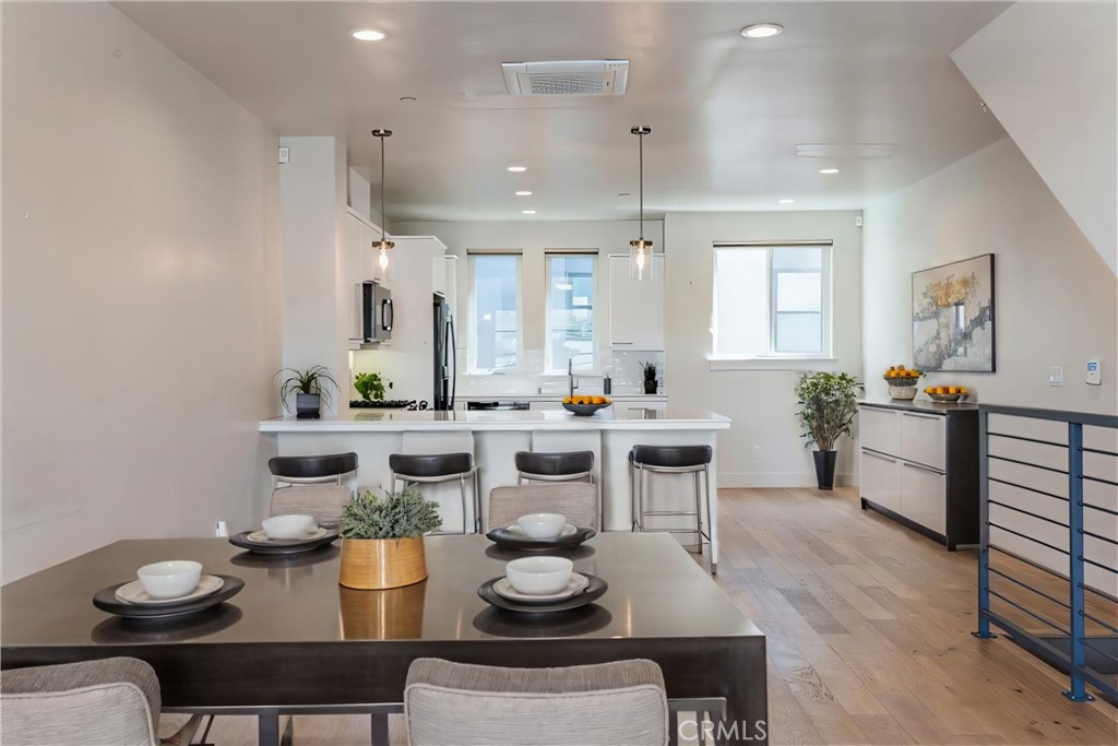 2460 Victoria Avenue 102