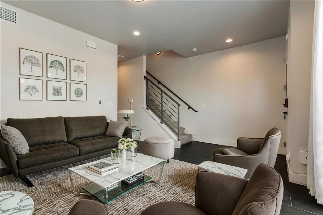 2460 Victoria Avenue 102