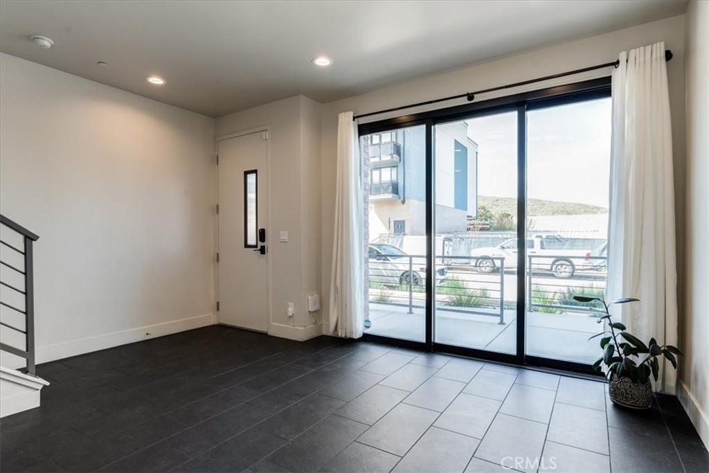 2460 Victoria Avenue 102