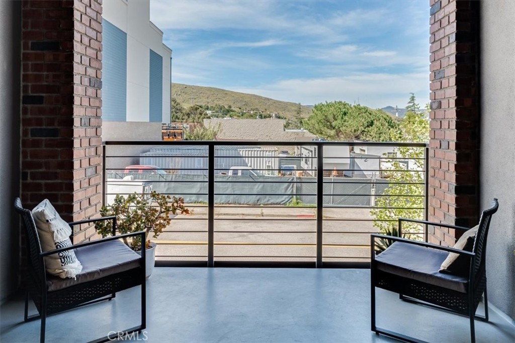 2460 Victoria Avenue 102