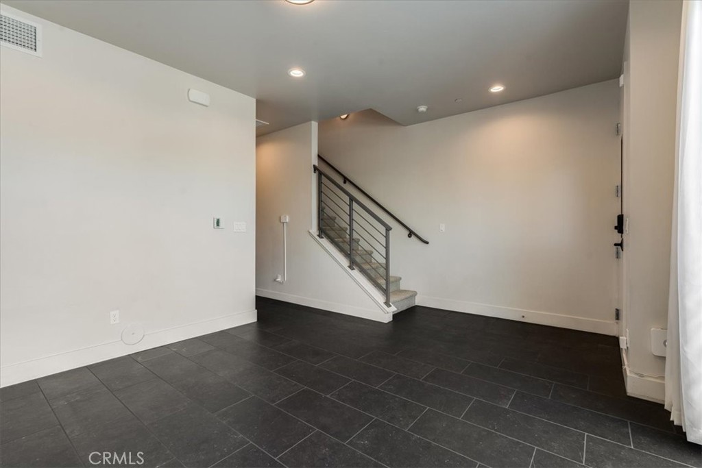 2460 Victoria Avenue 102