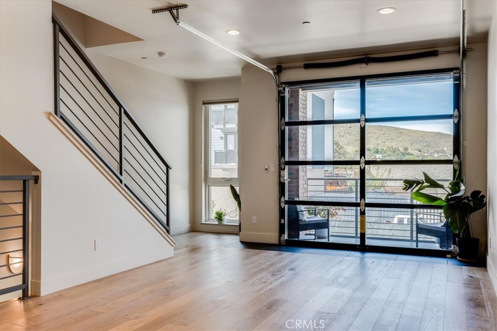 2460 Victoria Avenue 102