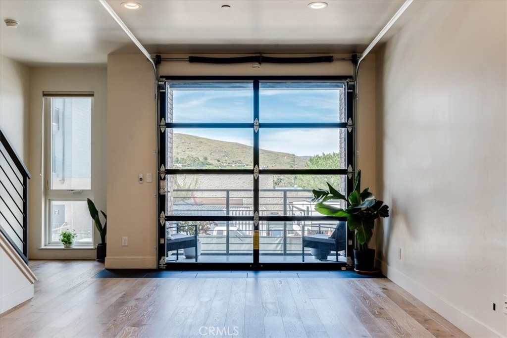 2460 Victoria Avenue 102