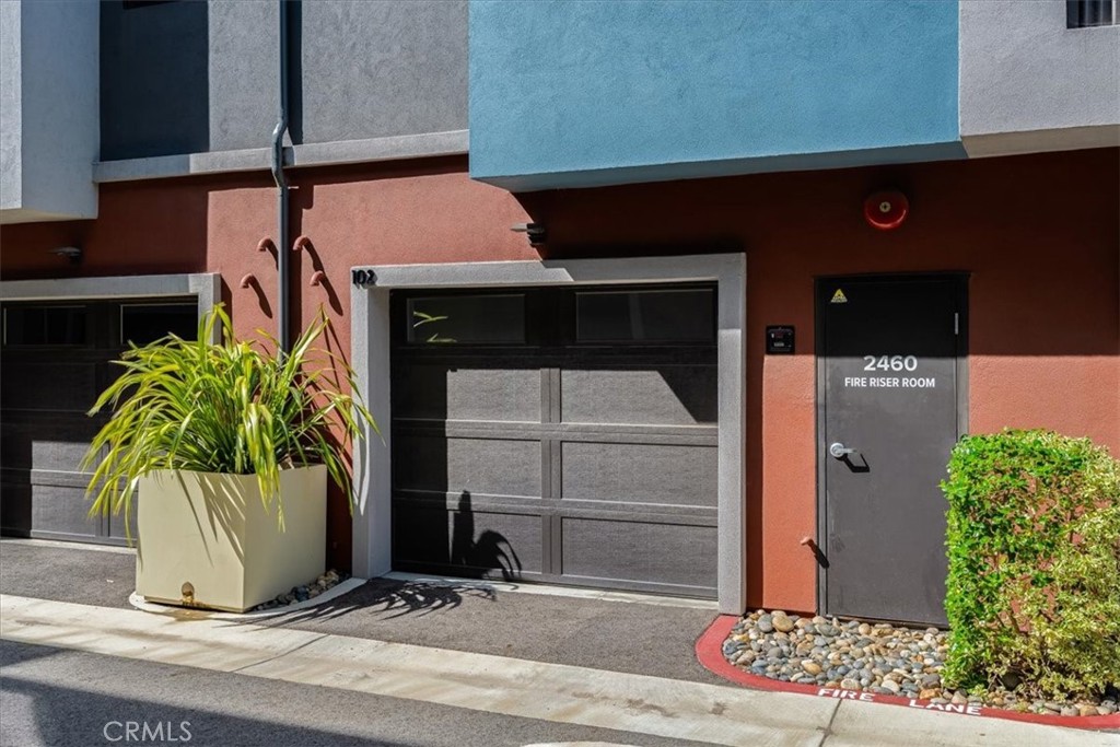 2460 Victoria Avenue 102