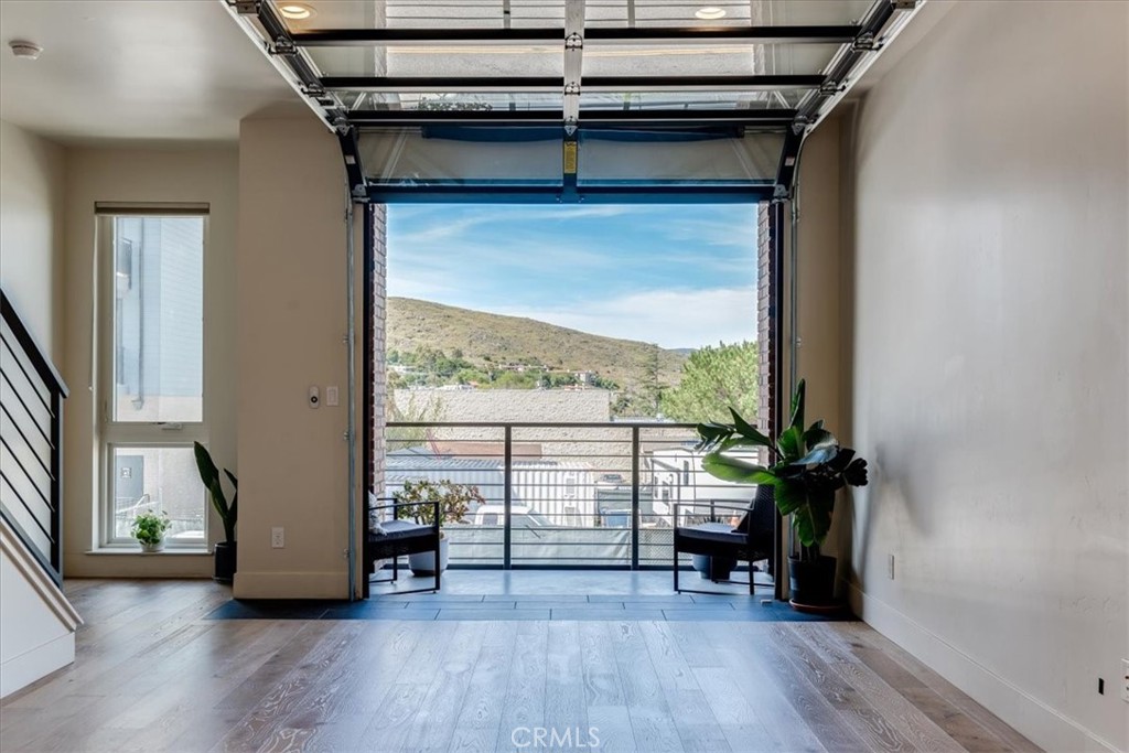 2460 Victoria Avenue 102