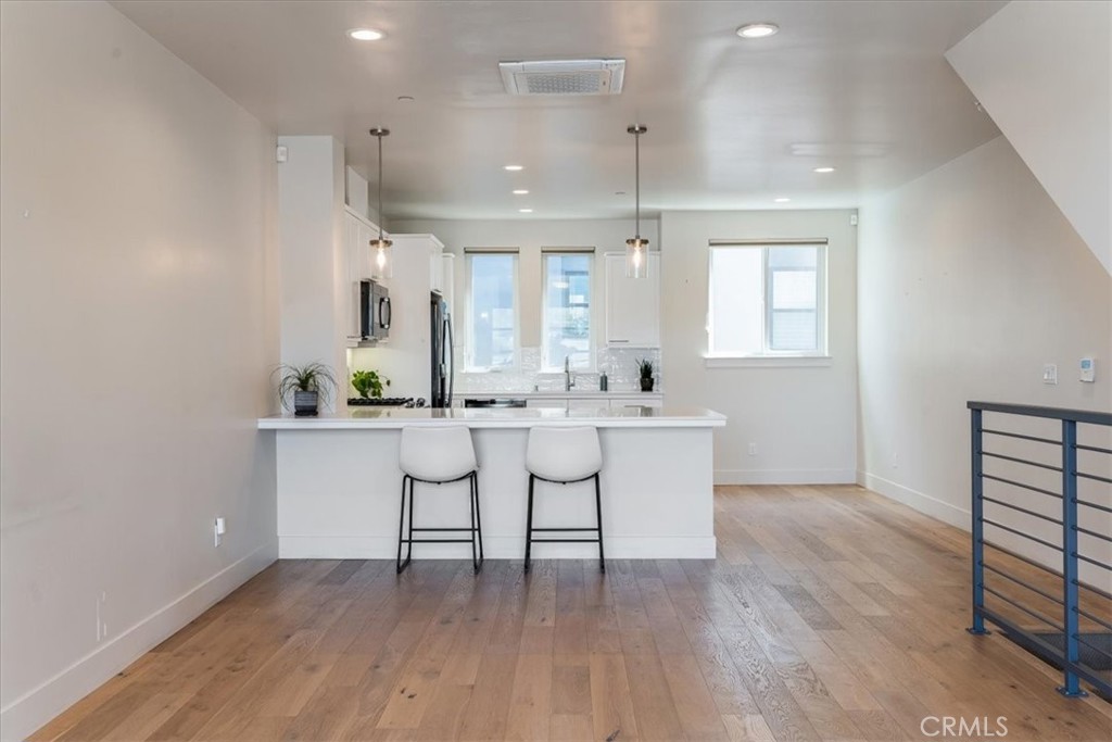 2460 Victoria Avenue 102