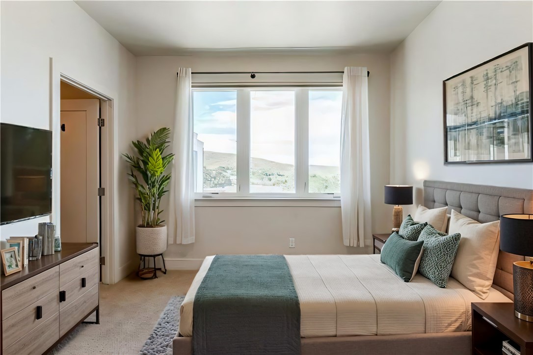 2460 Victoria Avenue 102