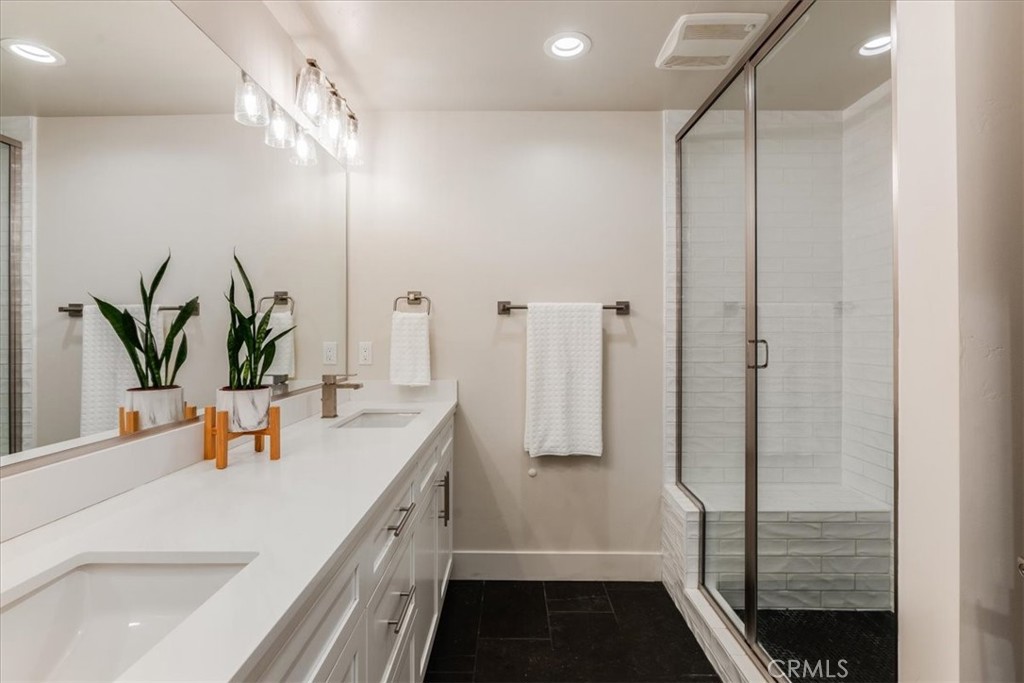 2460 Victoria Avenue 102