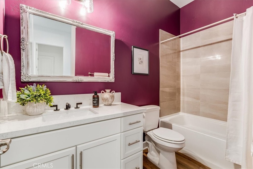 5868 Leaf Springs Place