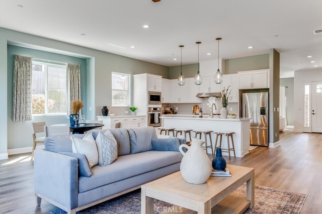 5868 Leaf Springs Place