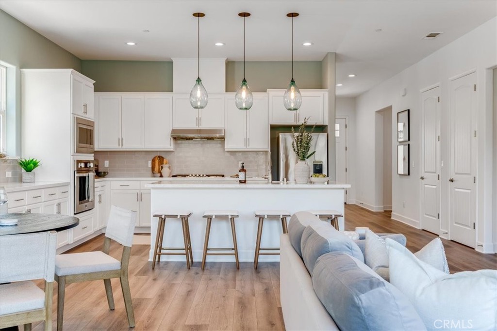 5868 Leaf Springs Place