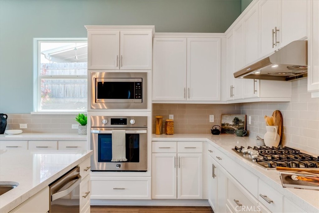 5868 Leaf Springs Place