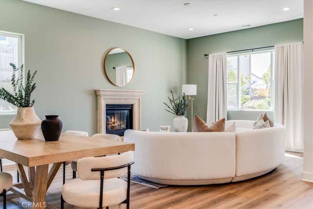 5868 Leaf Springs Place