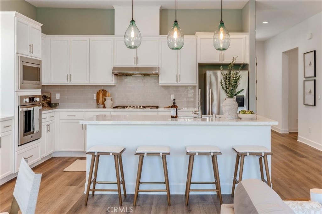 5868 Leaf Springs Place