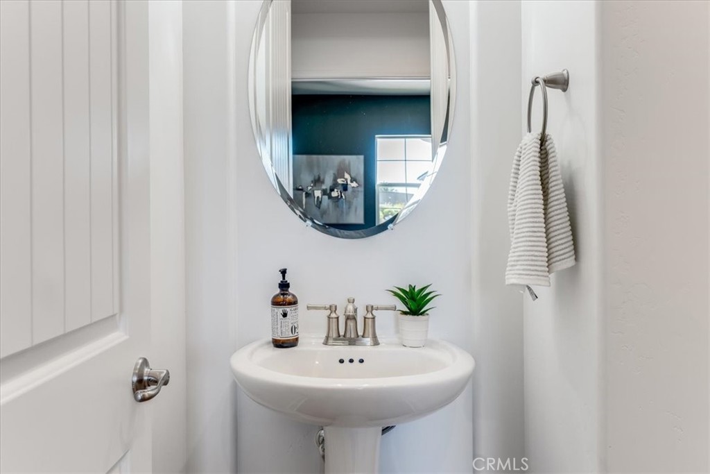 5868 Leaf Springs Place