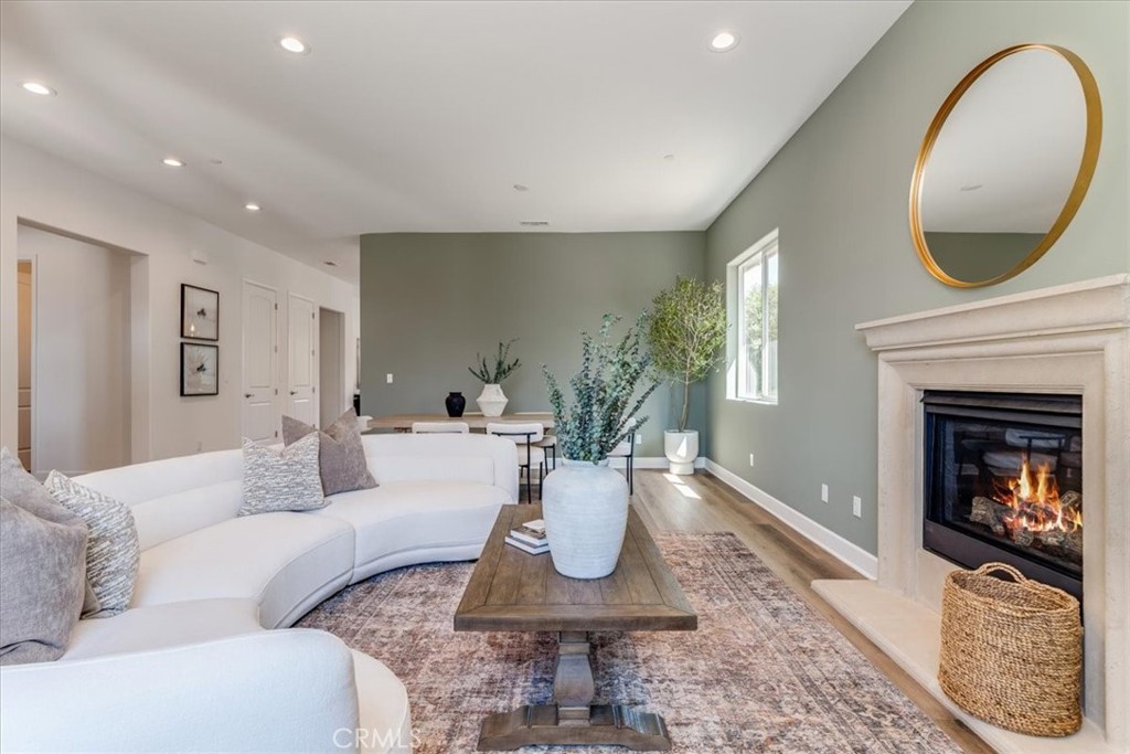 5868 Leaf Springs Place