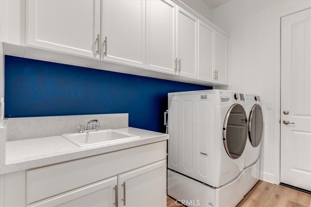 5868 Leaf Springs Place