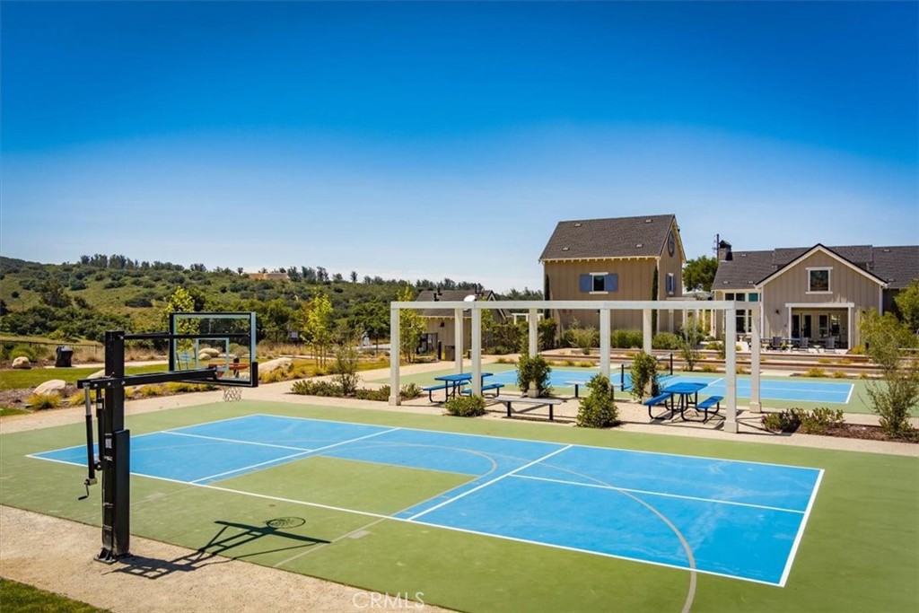 5868 Leaf Springs Place