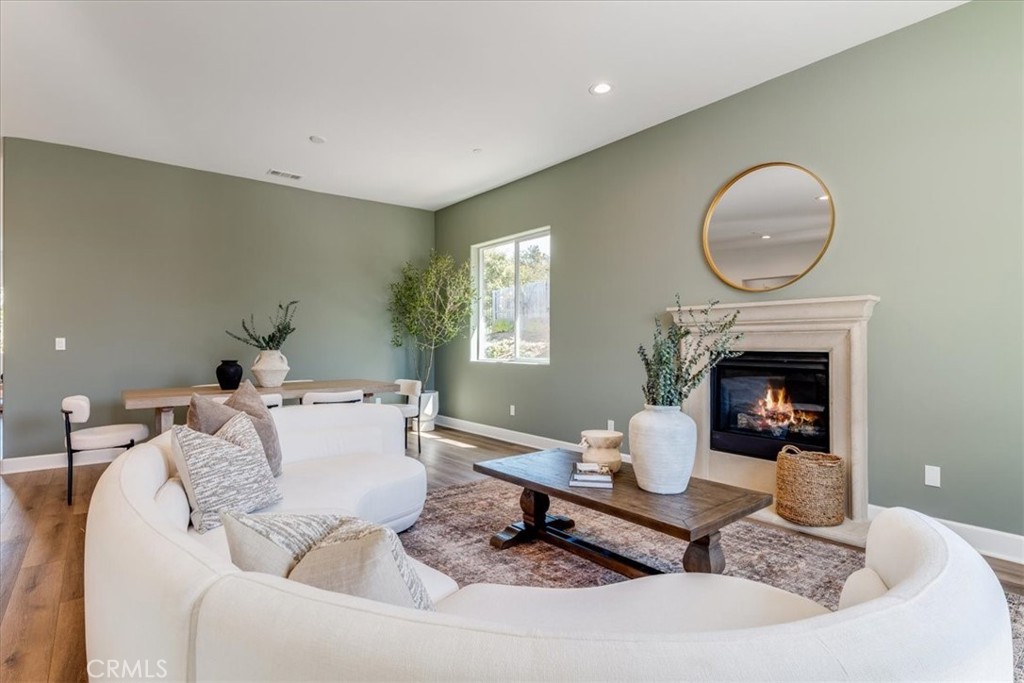 5868 Leaf Springs Place