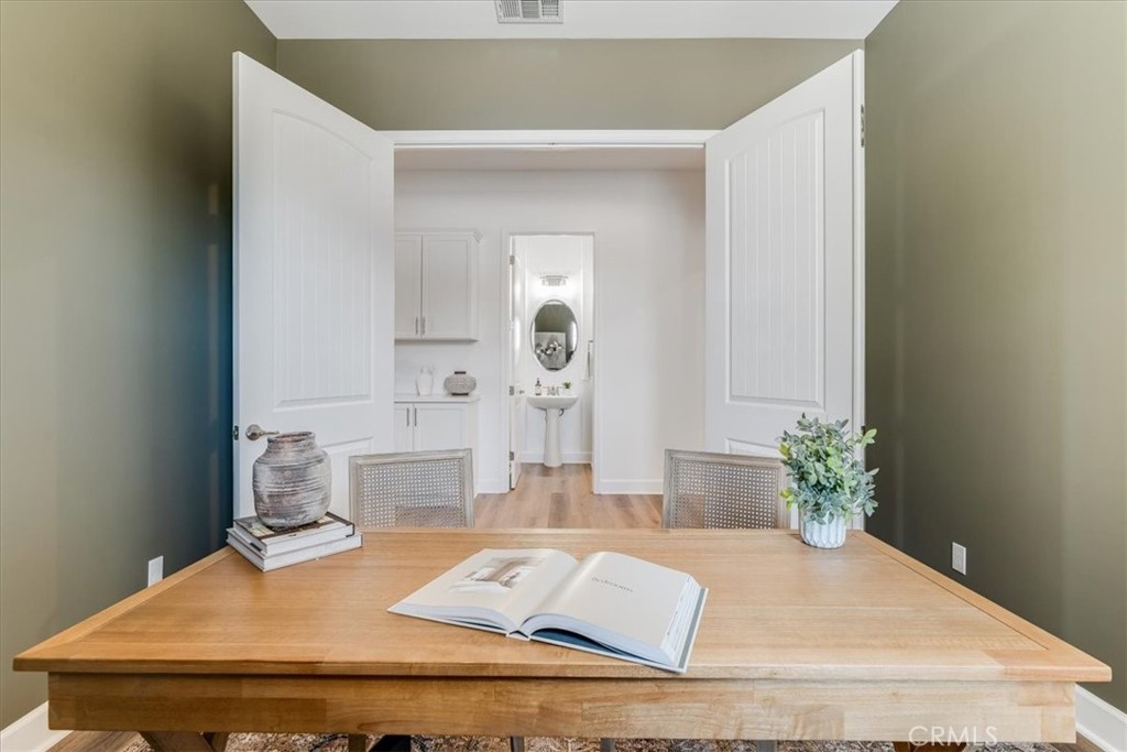 5868 Leaf Springs Place