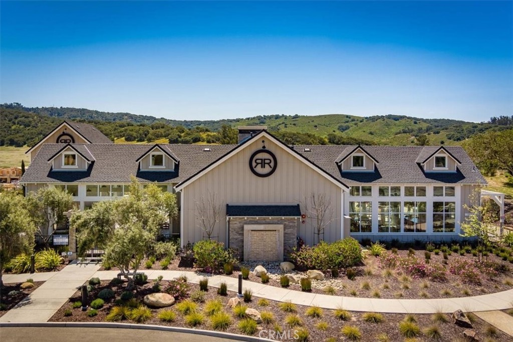 5868 Leaf Springs Place