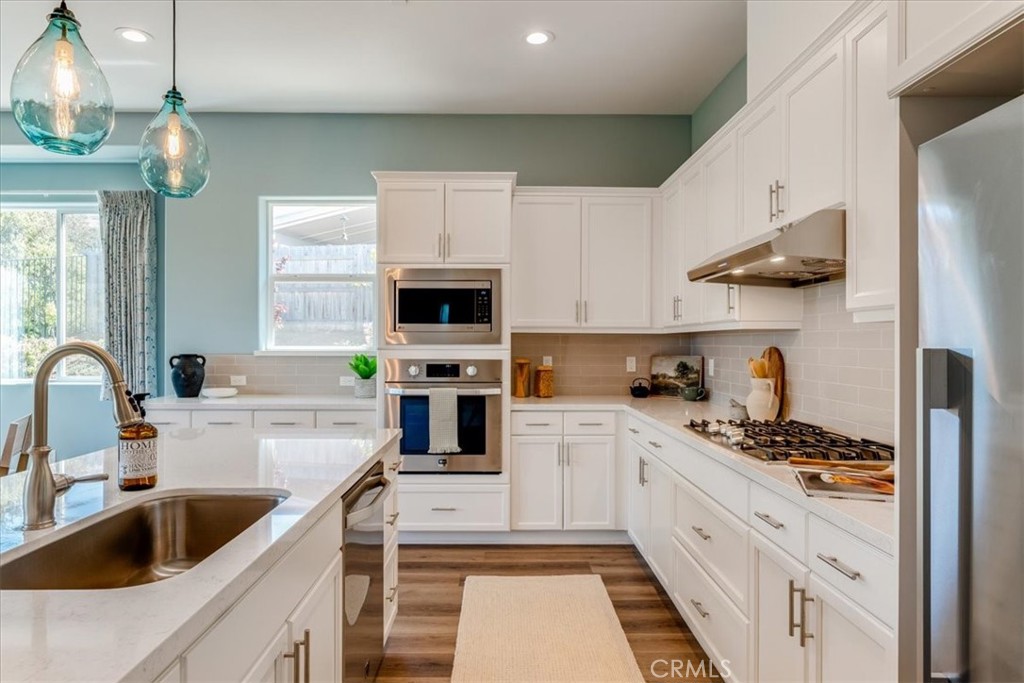 5868 Leaf Springs Place