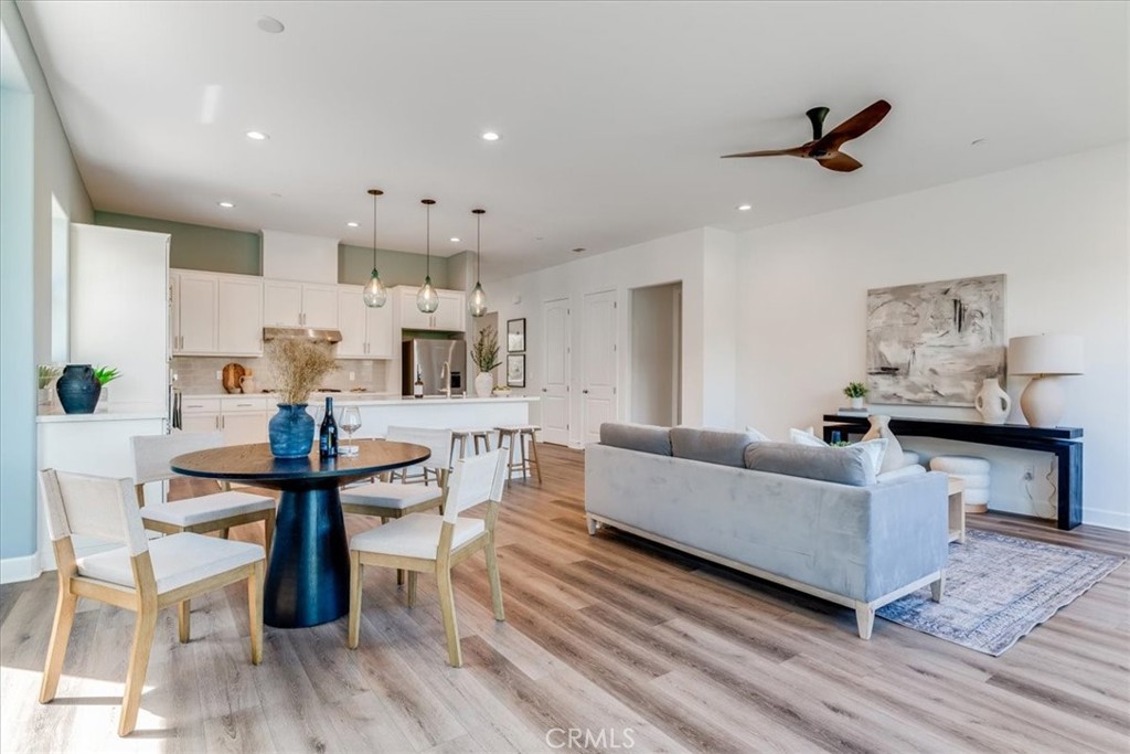 5868 Leaf Springs Place