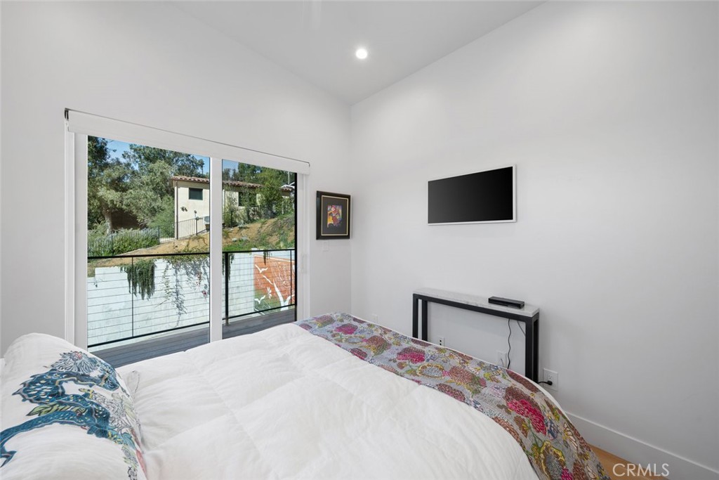 2318 Santa Ynez Avenue