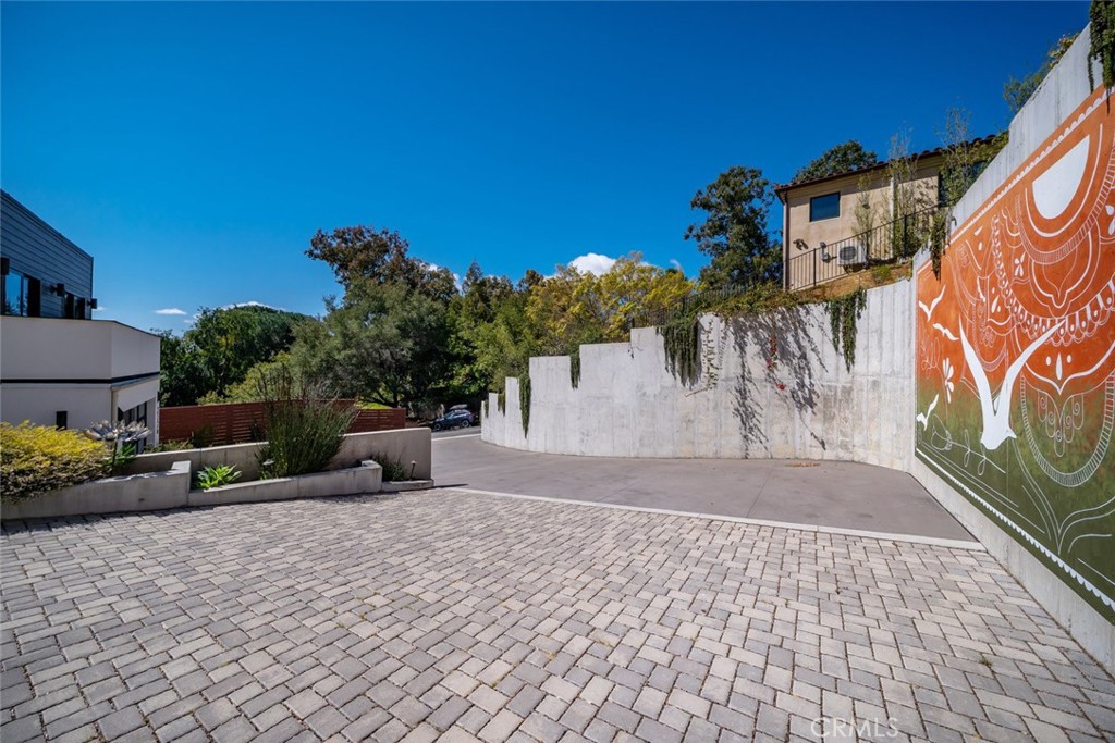 2318 Santa Ynez Avenue