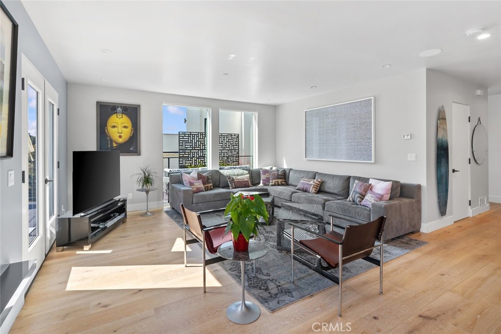 2318 Santa Ynez Avenue