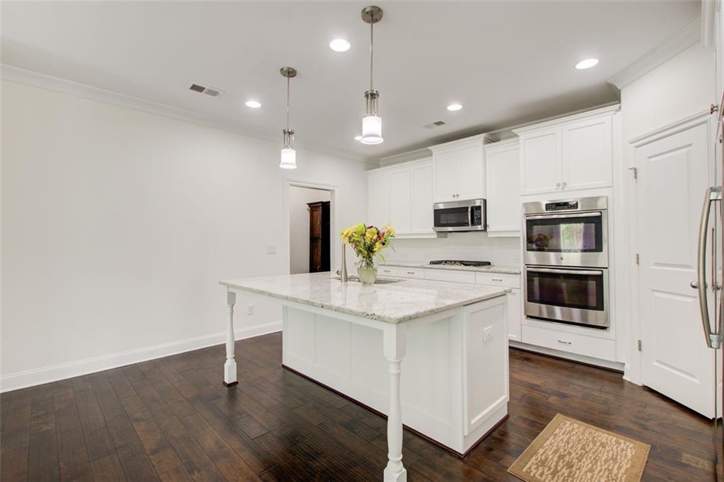 1040 PEYTON VIEW Court