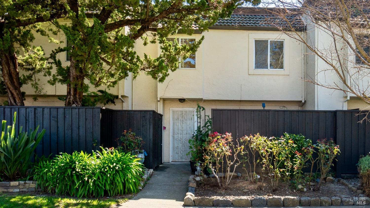 1737 Las Pravadas Court