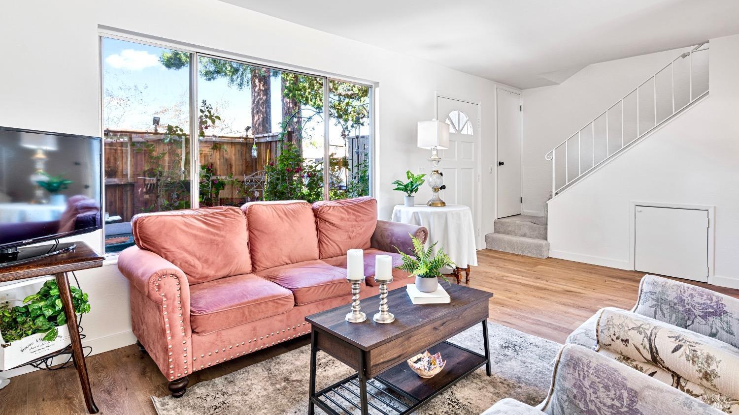 1737 Las Pravadas Court