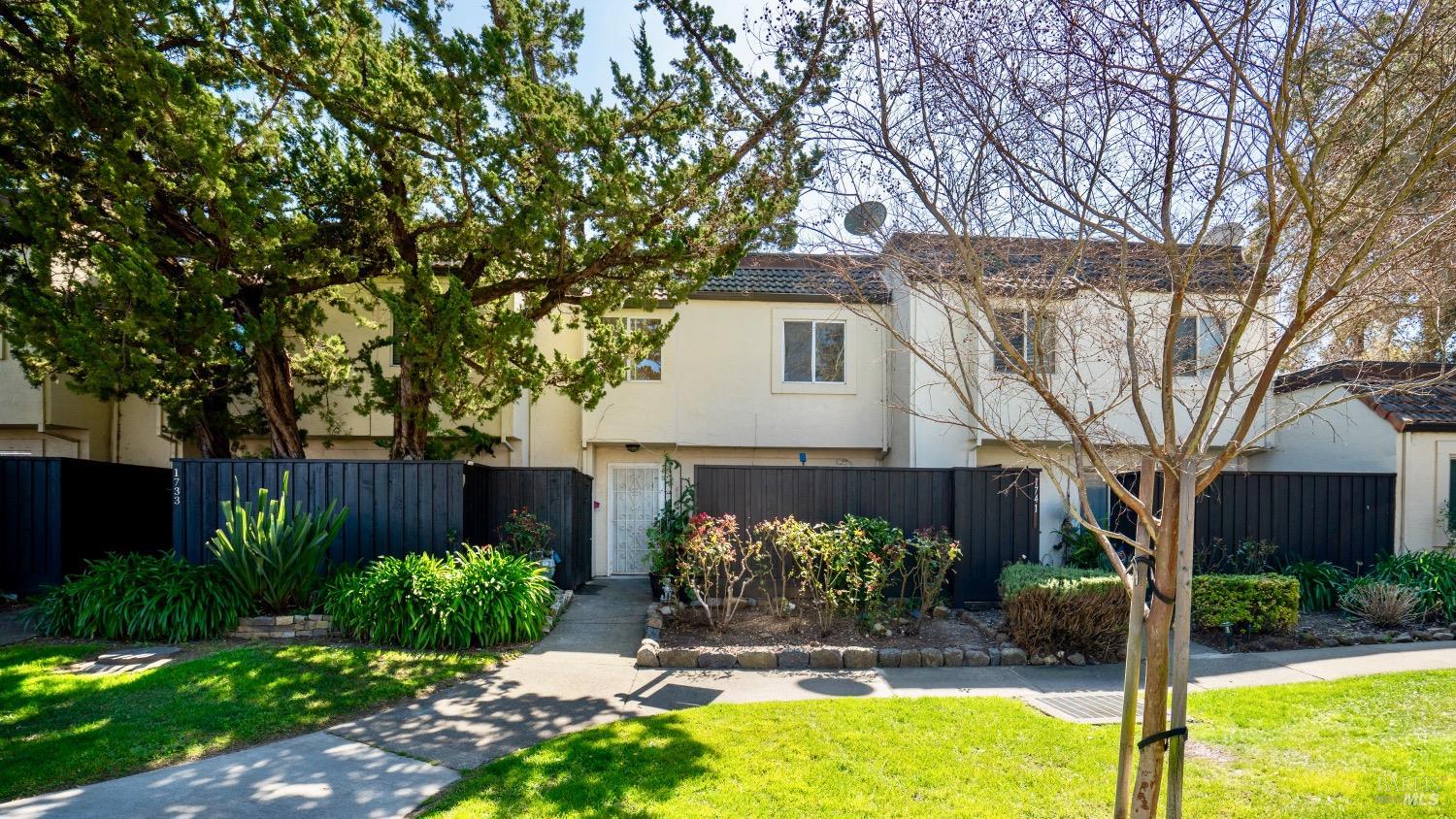 1737 Las Pravadas Court