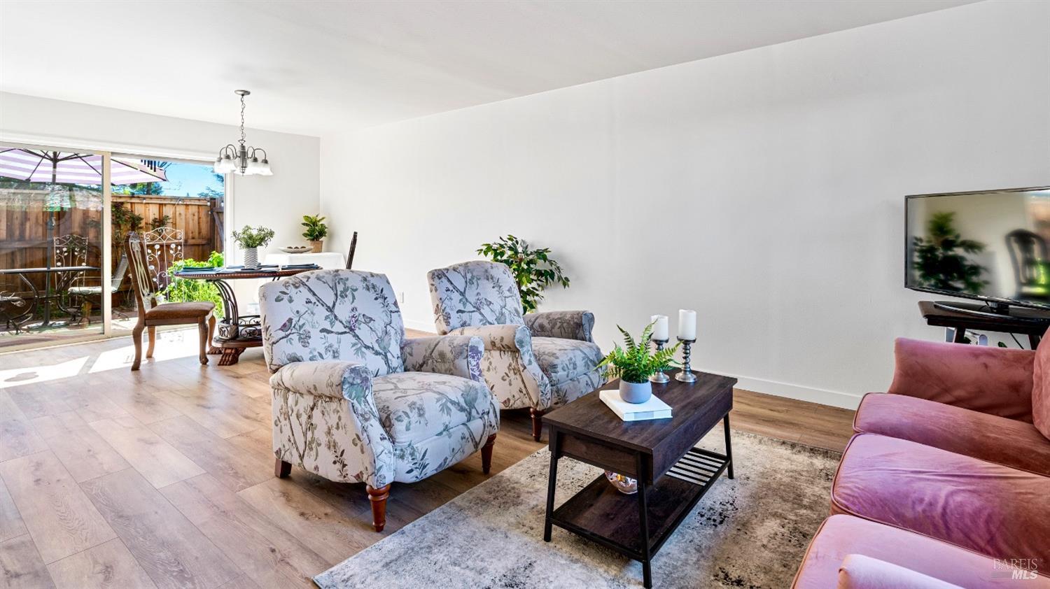 1737 Las Pravadas Court