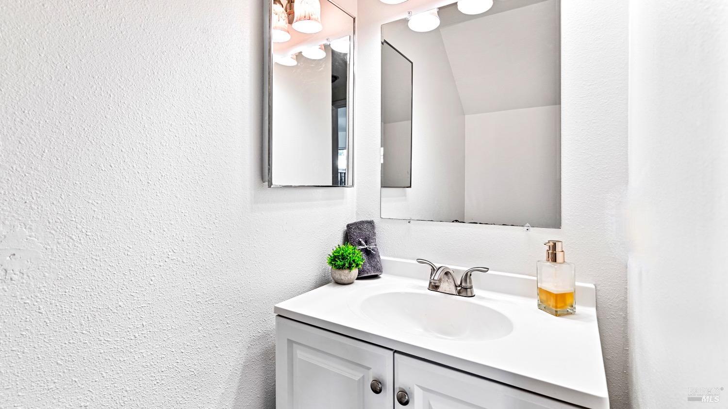 1737 Las Pravadas Court