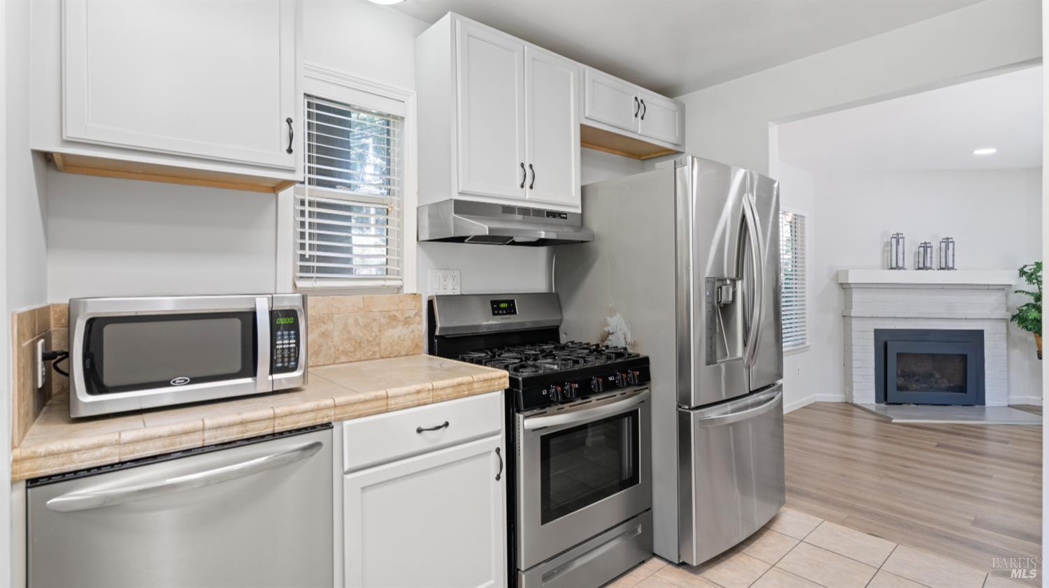 17498 Riverside Drive