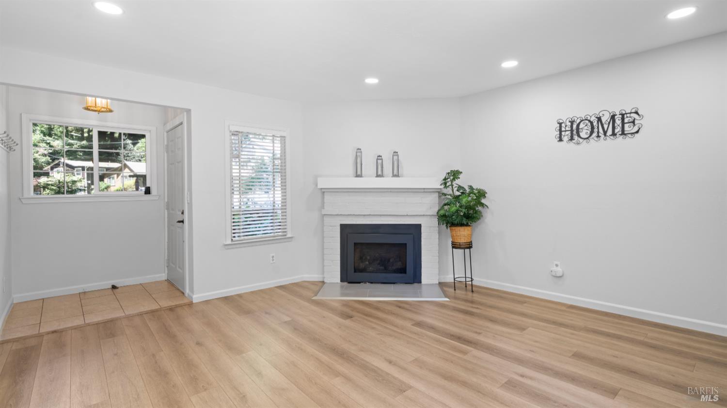 17498 Riverside Drive