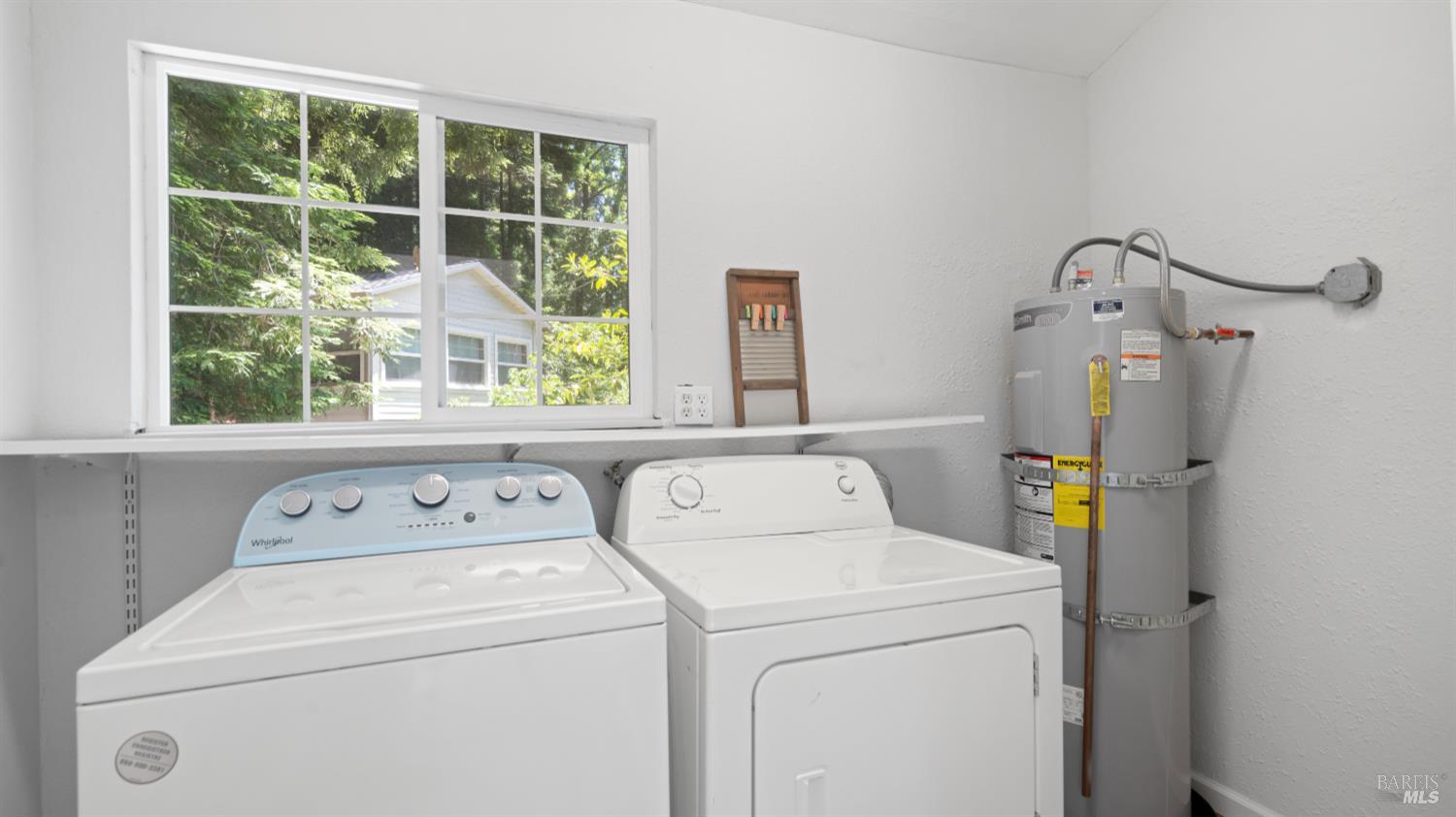 17498 Riverside Drive