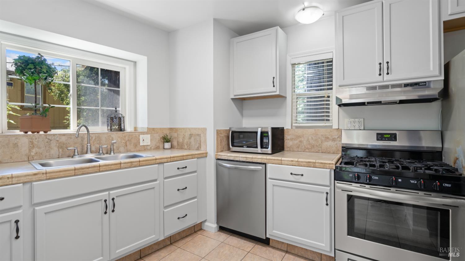 17498 Riverside Drive