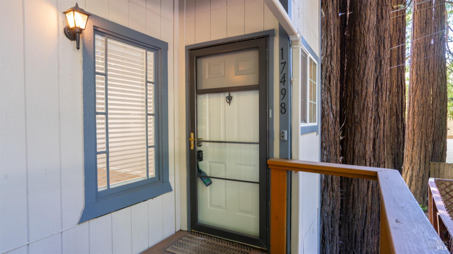 17498 Riverside Drive