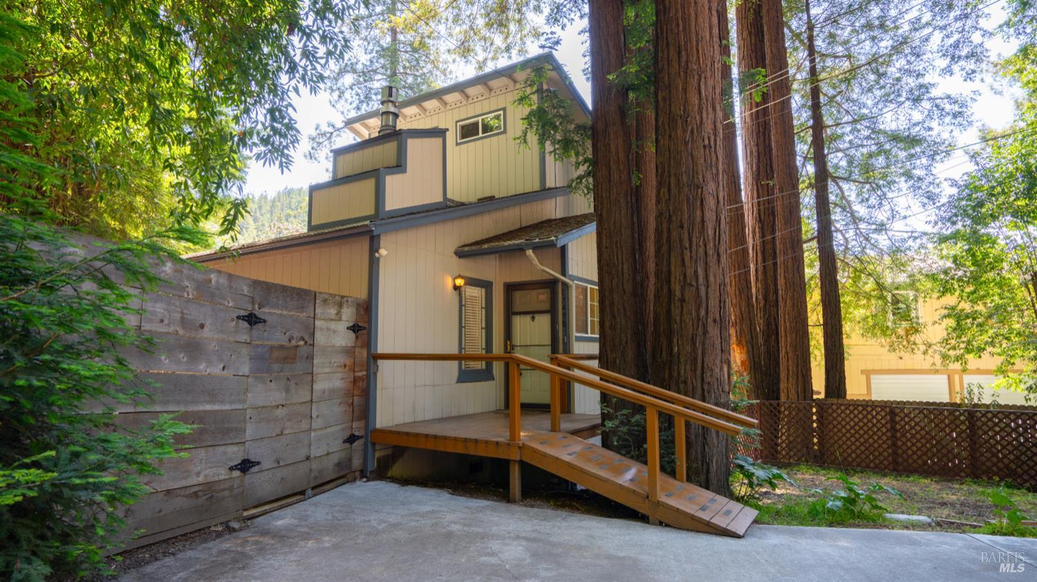 17498 Riverside Drive