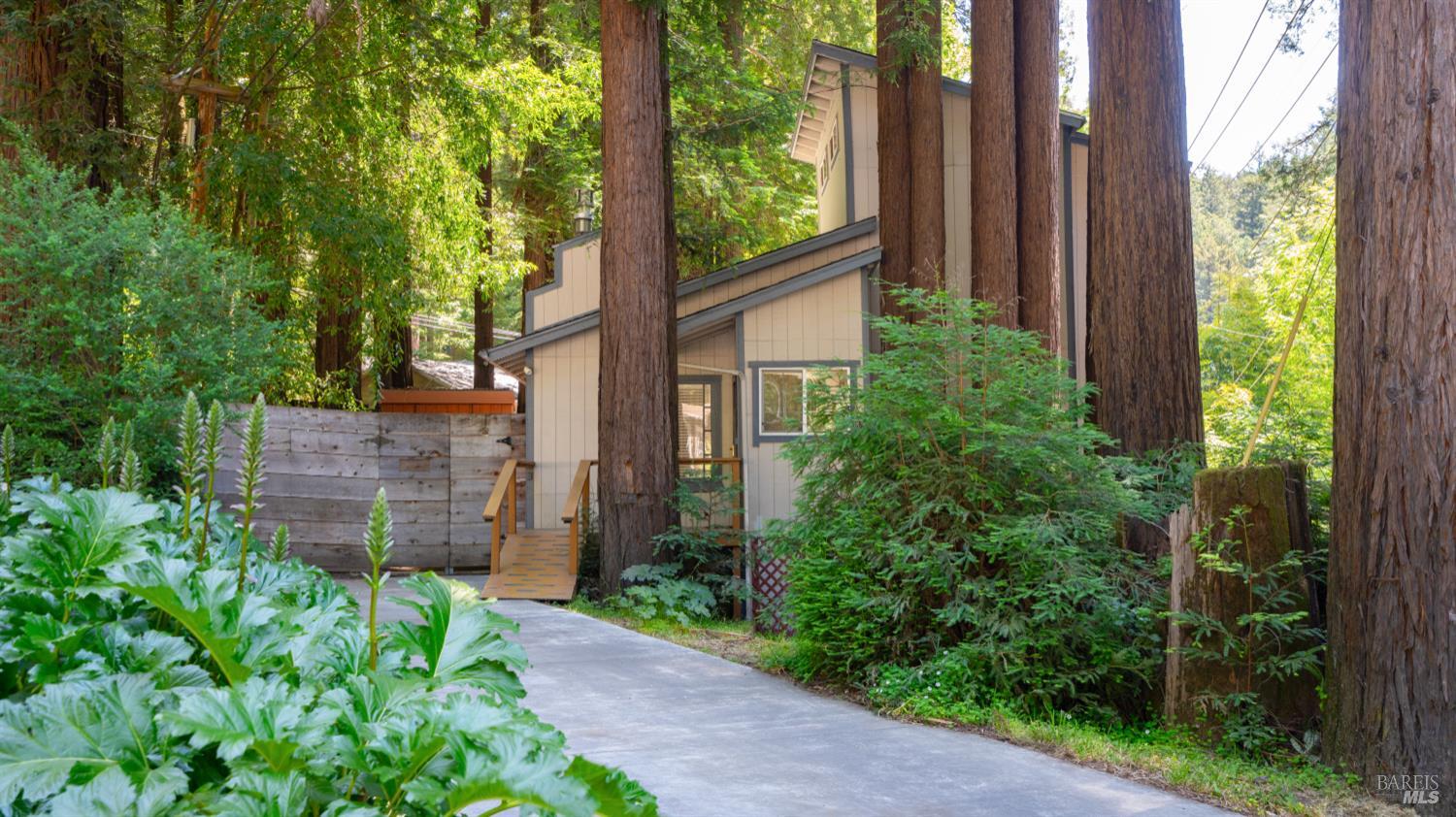 17498 Riverside Drive