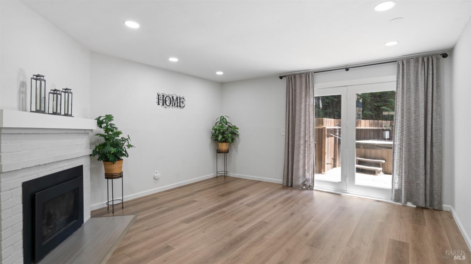 17498 Riverside Drive