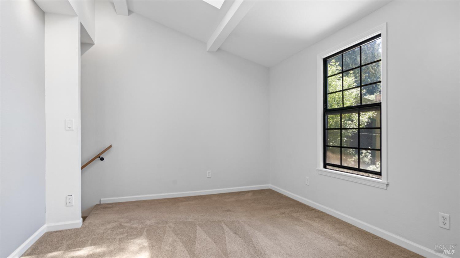 17498 Riverside Drive